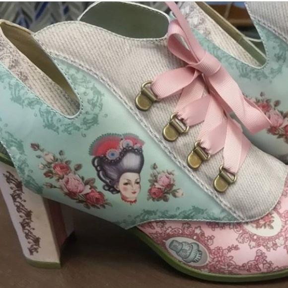 A Mermaid’s Epiphany Shoes - 🆕LAST PAIR! Marie Antoinette | Mary Jane Pumps